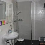 Apartment Chicke In *